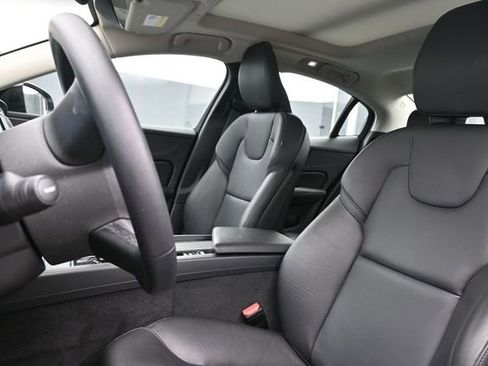 Used 2023 Volvo S60 B5 Core w/ Climate Package FWD image 10