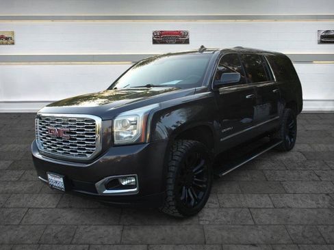 Used 2018 GMC Yukon XL Denali w/ Denali Ultimate Package AWD/4WD image 3