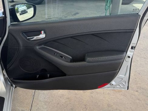 Used 2016 Kia Forte SX FWD image 19