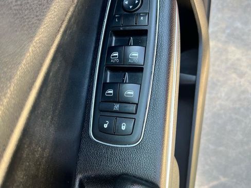 Used 2011 Chrysler 300 Limited RWD image 24
