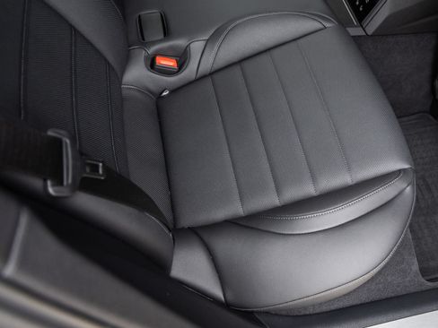 Used 2025 Porsche Panamera image 41
