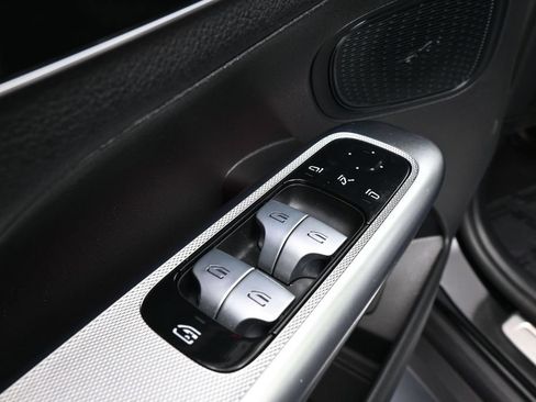 Used 2025 Mercedes-Benz GLC 300 4MATIC image 15