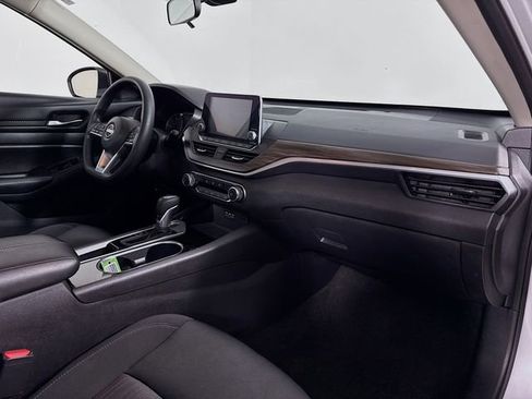 Used 2024 Nissan Altima 2.5 SV FWD image 23