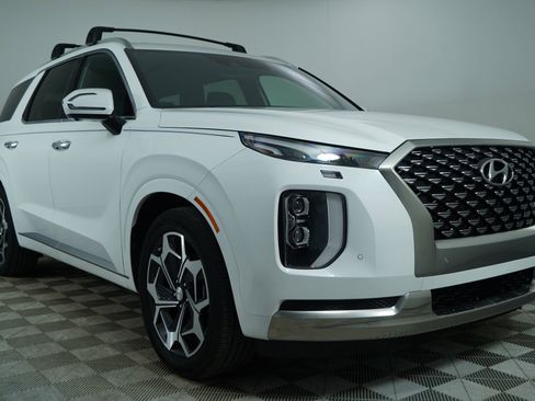 Used 2022 Hyundai Palisade Calligraphy FWD image 2