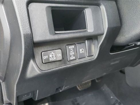 Used 2018 Toyota Tacoma TRD Off-Road AWD/4WD image 29