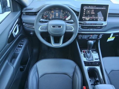 New 2026 Jeep Compass Latitude image 13