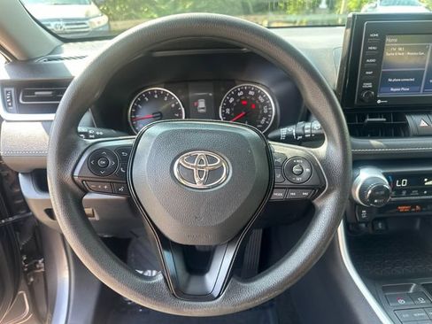 Used 2022 Toyota RAV4 XLE AWD/4WD image 34