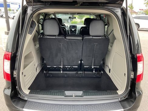 Used 2015 Chrysler Town & Country Touring w/ Driver Convenience Group FWD image 36