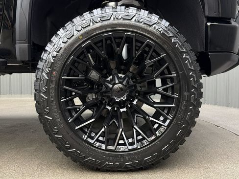 Used 2026 GMC Sierra 1500 AT4 w/ AT4 Premium Package AWD/4WD image 9