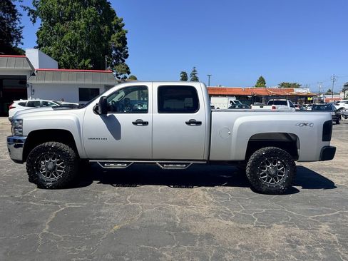 Used 2011 Chevrolet Silverado 2500 LT w/ Interior Plus Package AWD/4WD image 8