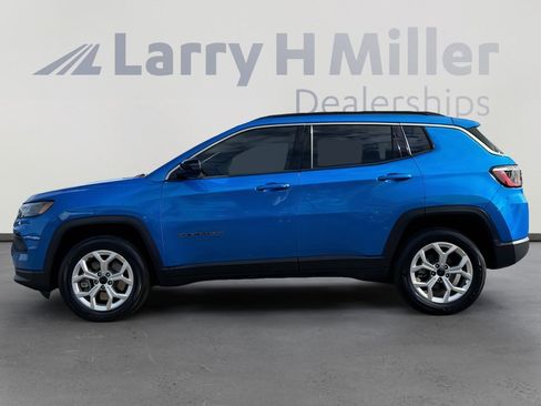 Used 2025 Jeep Compass Latitude image 2