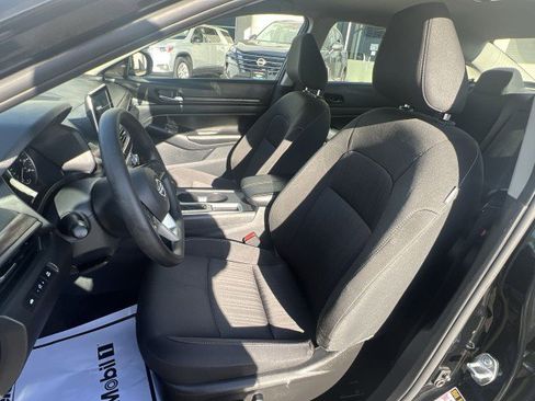 Used 2025 Nissan Altima 2.5 SV image 18