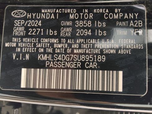 Used 2025 Hyundai Elantra SEL FWD image 33