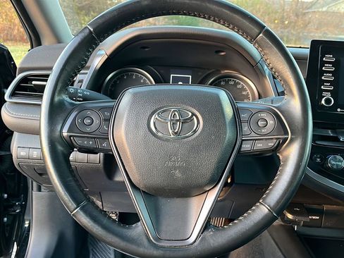 Used 2023 Toyota Camry SE image 12