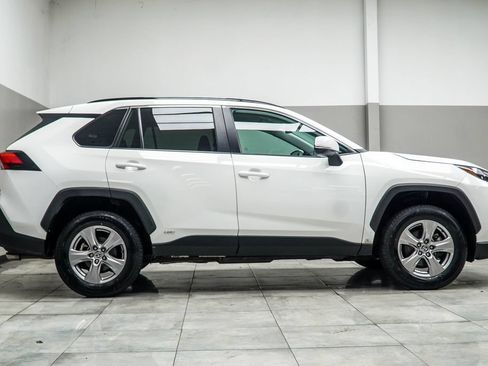 Used 2024 Toyota RAV4 XLE AWD/4WD image 5