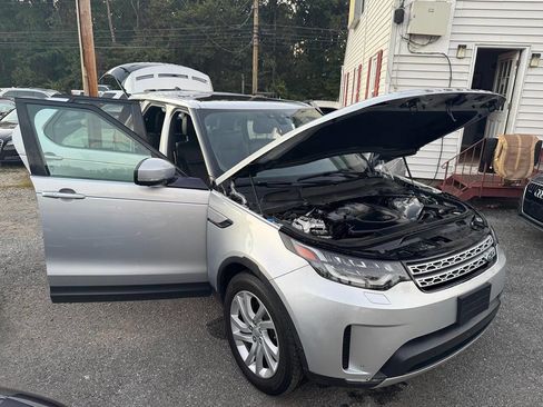 Used 2017 Land Rover Discovery HSE image 7