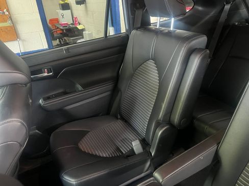 Used 2025 Toyota Highlander XSE image 40