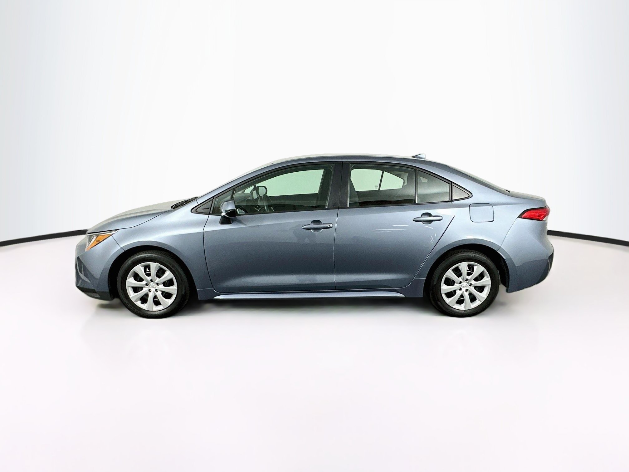 Used 2025 Toyota Corolla LE FWD image 4