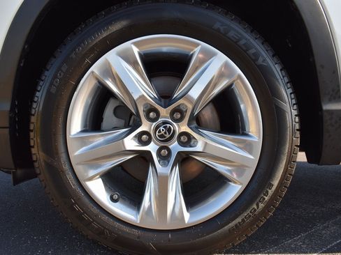 Used 2018 Toyota Highlander Limited image 16