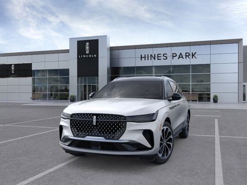 New 2026 Lincoln Nautilus Reserve image 2