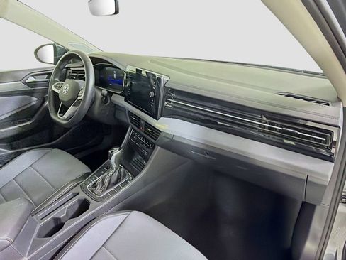 Used 2025 Volkswagen Jetta SE FWD image 30