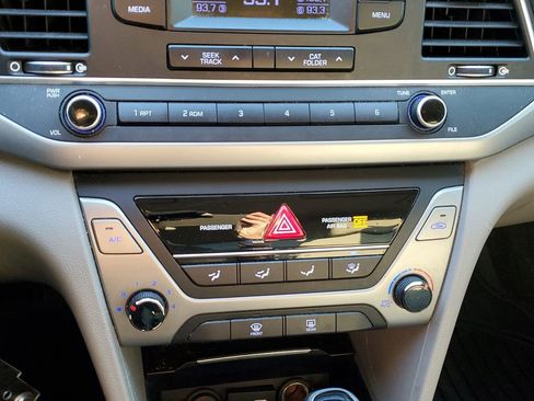 Used 2017 Hyundai Elantra SE image 14