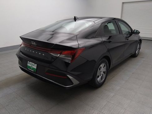 Used 2025 Hyundai Elantra SE FWD image 9
