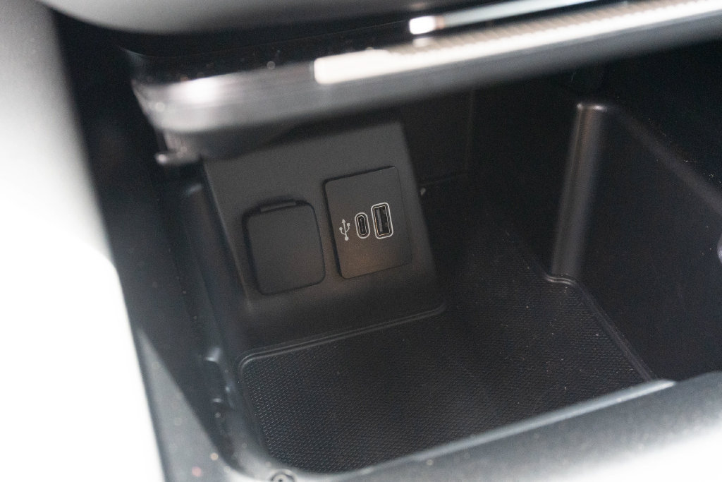 Used 2025 Ford Explorer Active RWD image 29