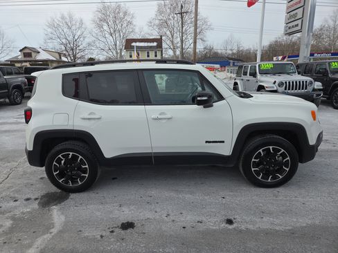 Certified 2023 Jeep Renegade Latitude AWD/4WD image 2