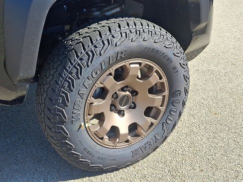 New 2025 Toyota Tacoma Trailhunter image 8