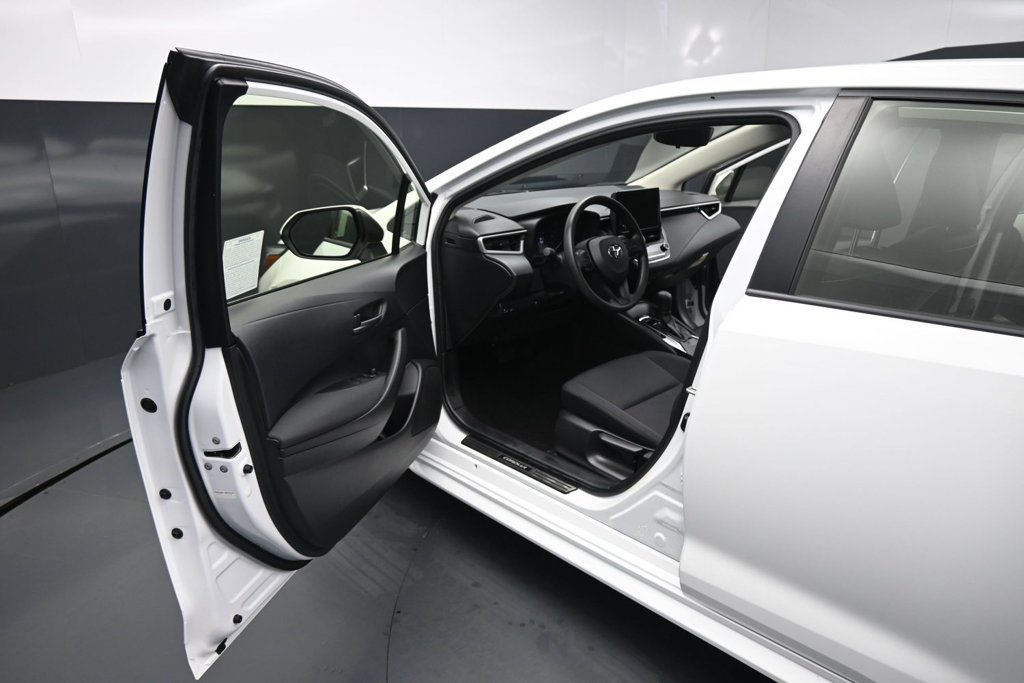 Used 2025 Toyota Corolla LE w/ Carpet Mat Package (TMS) FWD image 8