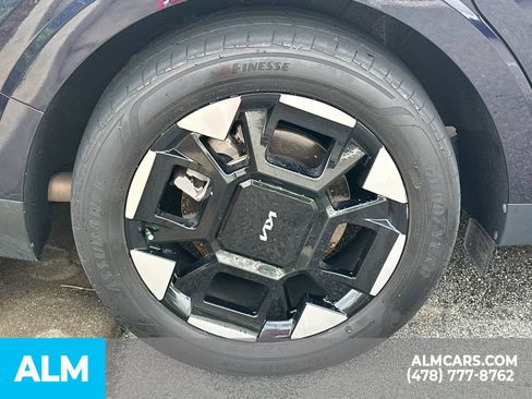 Used 2025 Kia Carnival EX FWD image 12