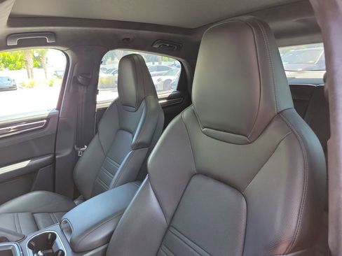 Certified 2021 Porsche Cayenne GTS AWD/4WD image 6
