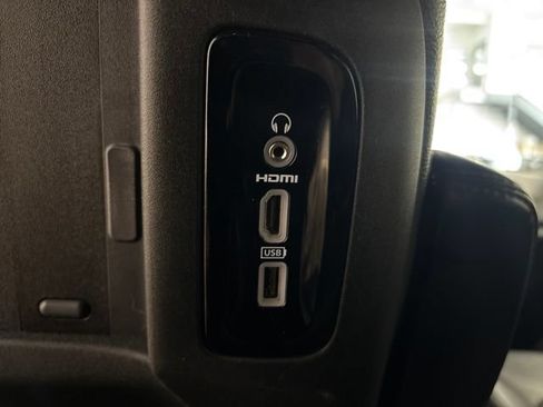 Used 2020 Chrysler Pacifica Touring-L FWD image 34