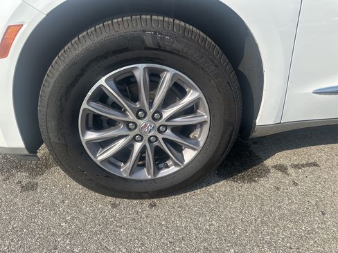 Used 2024 Buick Enclave Essence AWD/4WD image 7