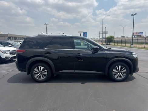 Used 2023 Nissan Pathfinder SL image 2