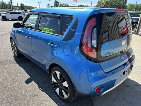 Used 2017 Kia Soul + w/ Designer's Package FWD image 7