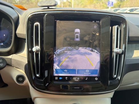 Used 2023 Volvo XC40 B5 Plus w/ Climate Package image 31