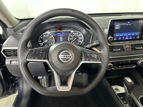 Used 2022 Nissan Altima 2.5 SV image 14