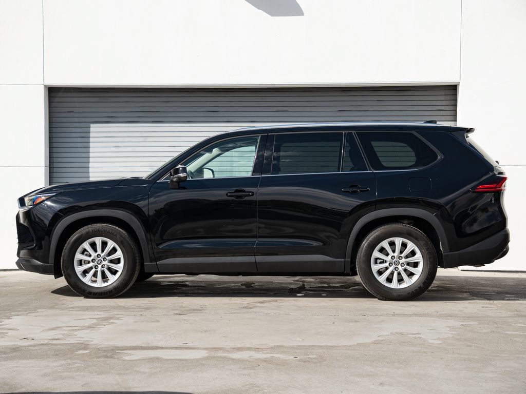 Used 2025 Toyota Grand Highlander FWD image 2