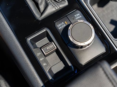 Used 2024 Toyota Tundra Limited AWD/4WD image 23