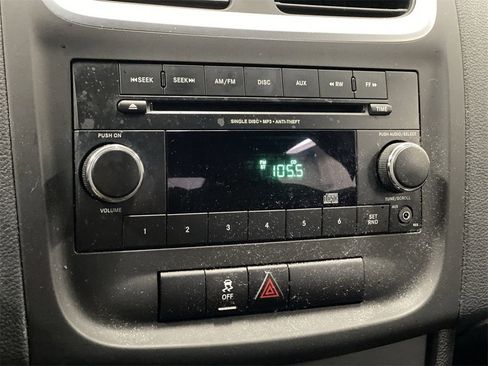 Used 2012 Dodge Avenger SE image 16