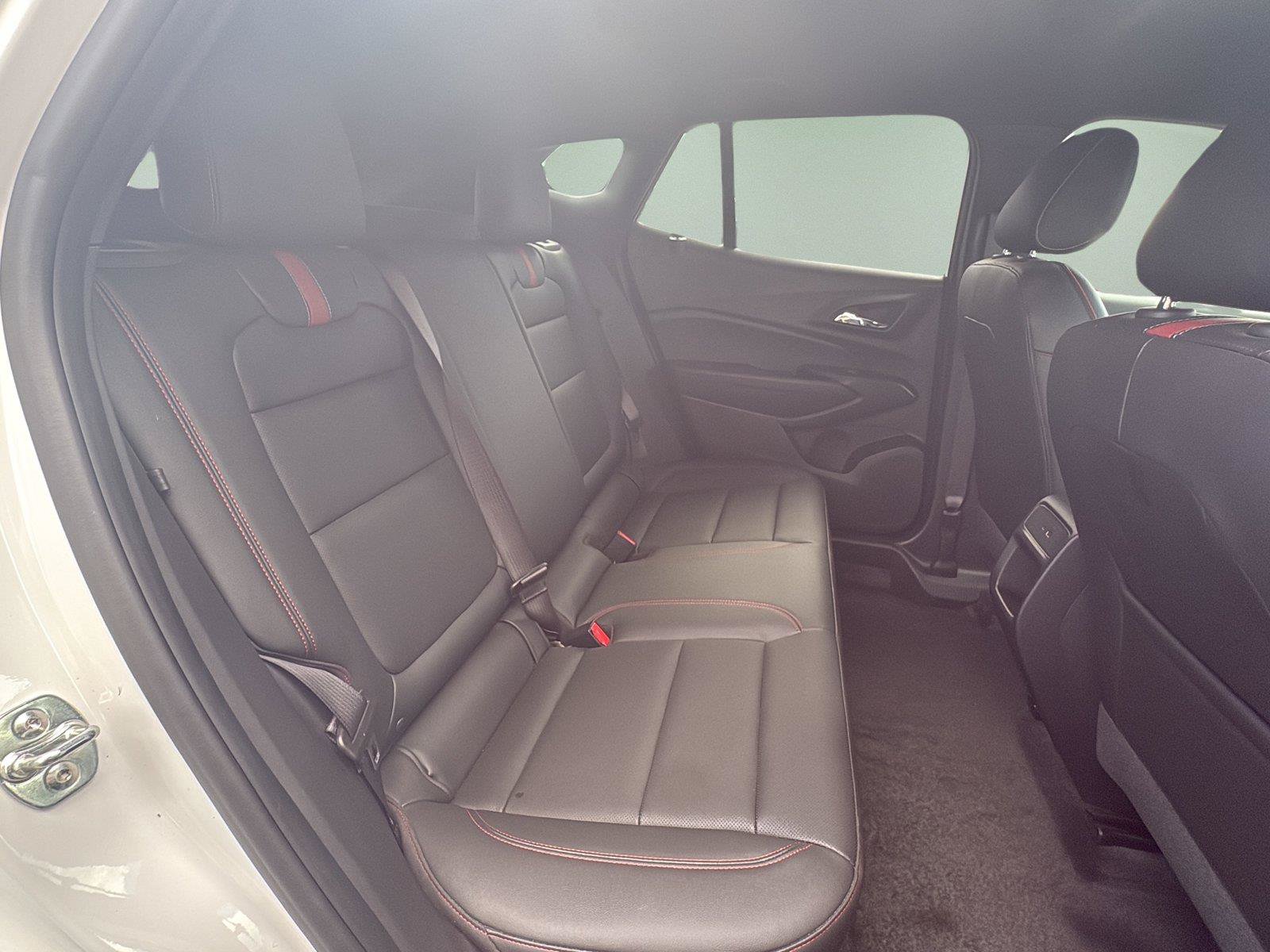 Used 2025 Chevrolet Trax RS FWD image 23