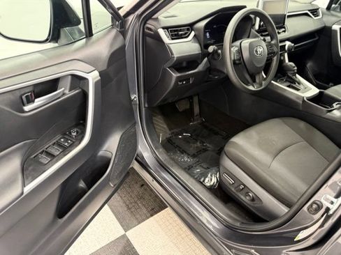 Used 2024 Toyota RAV4 XLE FWD image 29