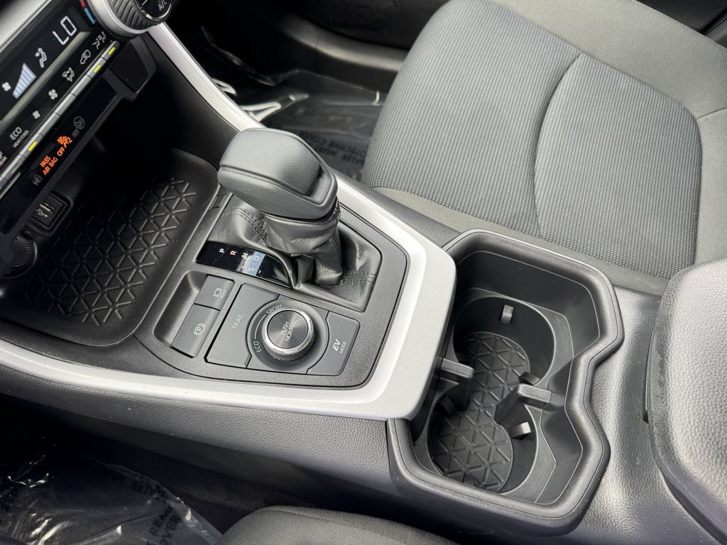 Used 2023 Toyota RAV4 LE AWD/4WD image 24