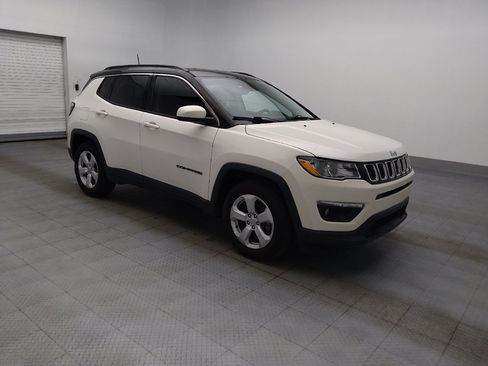 Used 2019 Jeep Compass Latitude FWD image 11