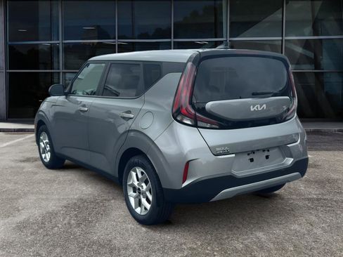 Used 2024 Kia Soul LX w/ Option Group 015 FWD image 7