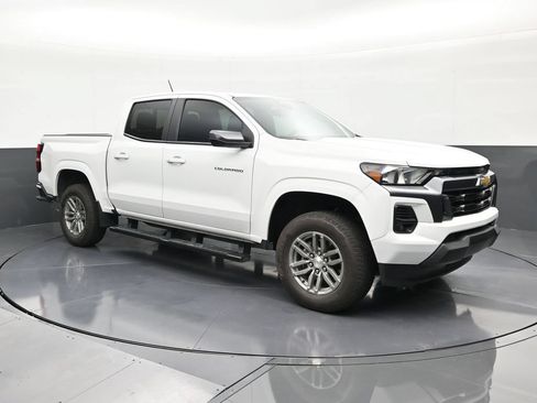 Used 2024 Chevrolet Colorado LT w/ LT Convenience Package RWD image 7