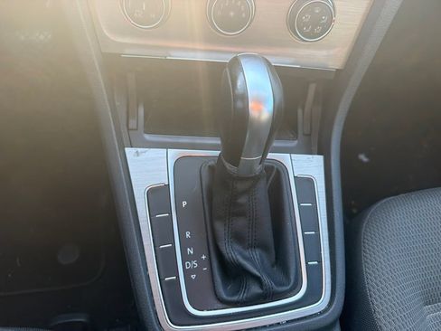 Used 2016 Volkswagen Golf S FWD image 13