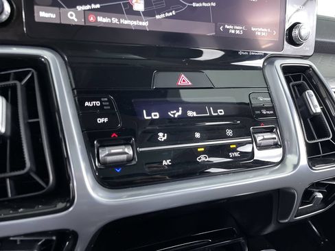 Used 2023 Kia Sorento SX AWD/4WD image 18